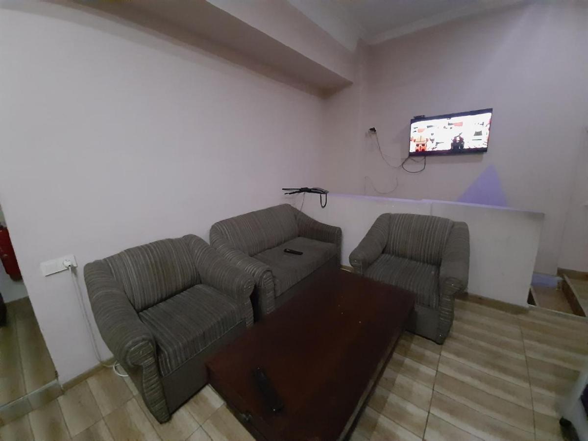 Every Day Lux Hostel Batumi Exterior foto